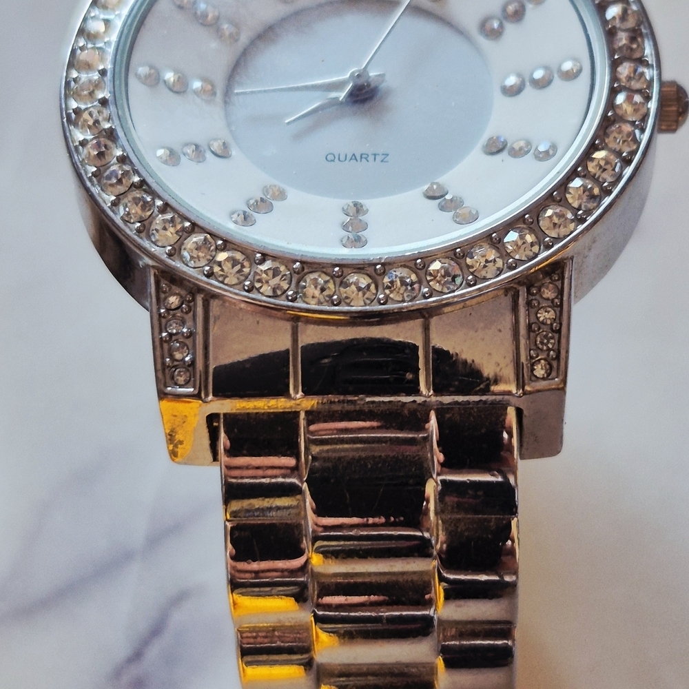 White Silver Women's Quartz Bangle  Watch - Picture 8 of 9